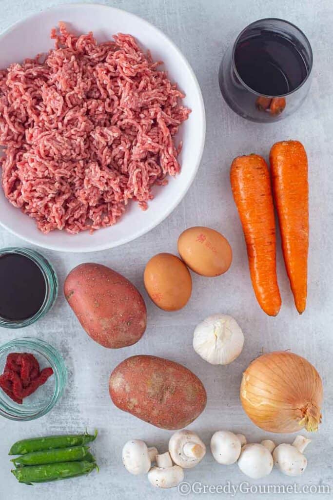 Ingredients to make a traditional cottage pie recipe