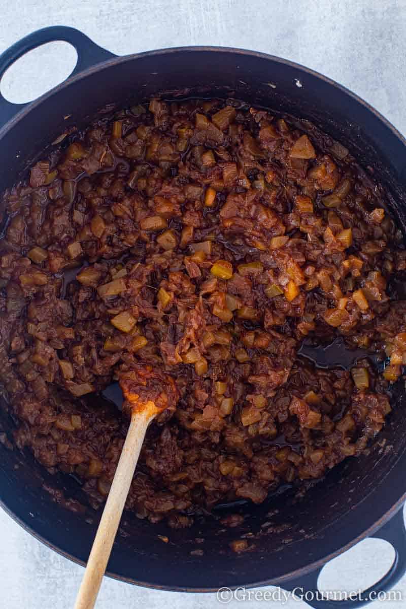 Cooking a chutney in a stockpot