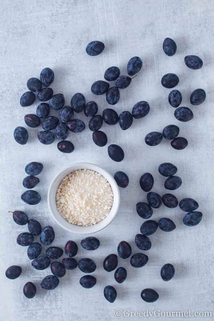 Damsons with sugar