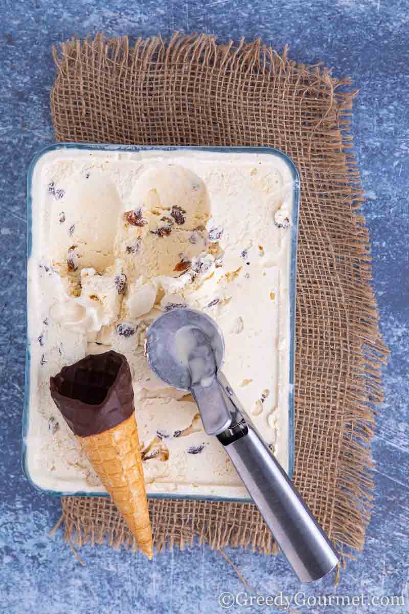 Rum raisin ice cream (easy!)