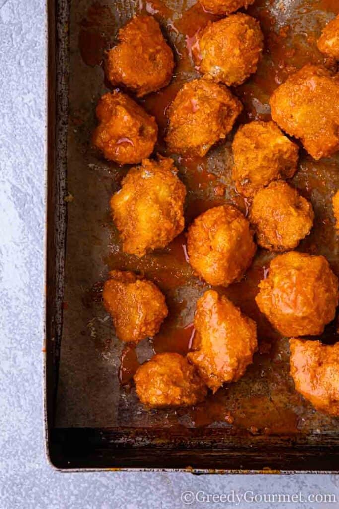 Baked cauliflower in hot sauce