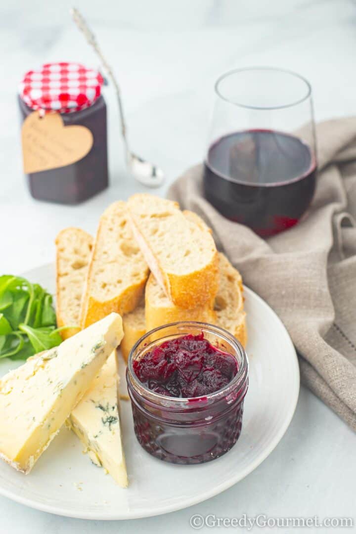 Black grape chutney with bread, cheese and red wine.