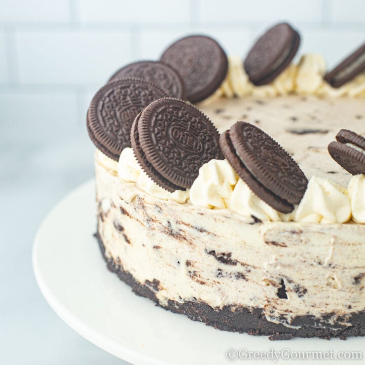 no bake oreo cheesecake featured.