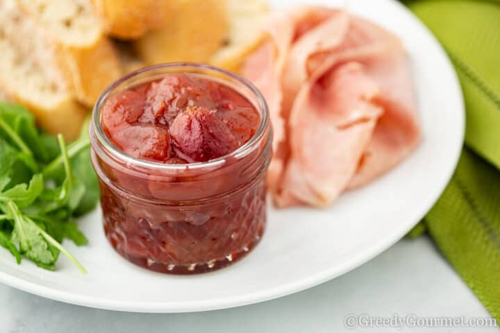 Grape chutney with bread and ham