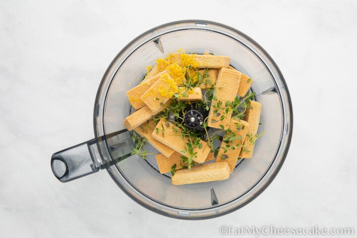 shortbread and thyme in a blender.