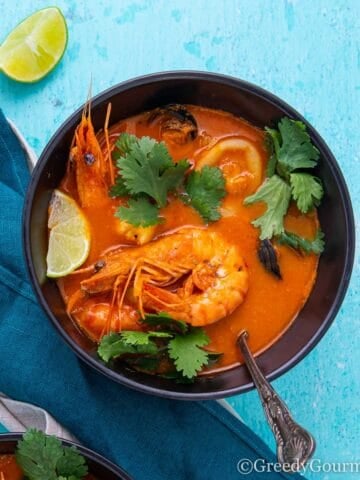 caldo de mariscos.