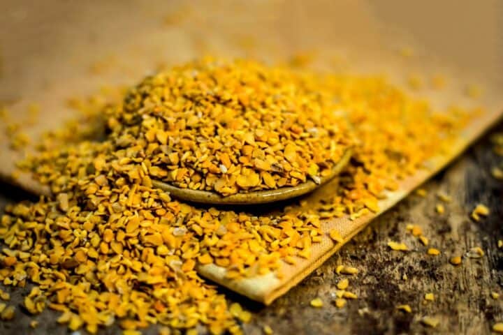 Crushed fenugreek seeds