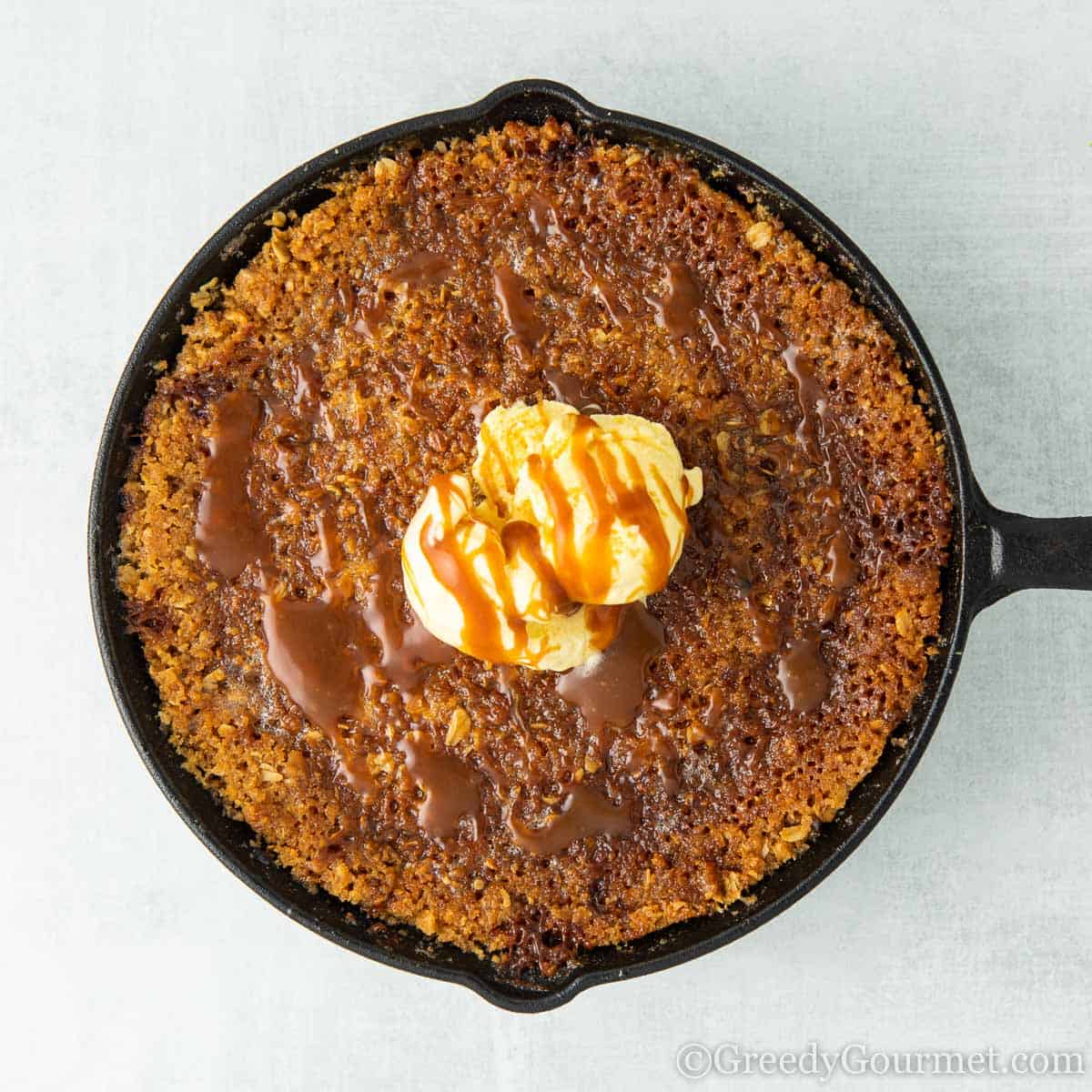 Round skillet with a salted caramel apple crumble