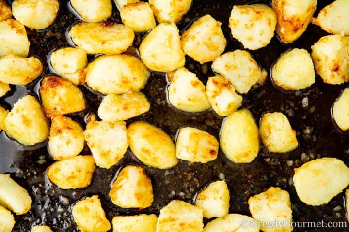 Roast potatoes in oil