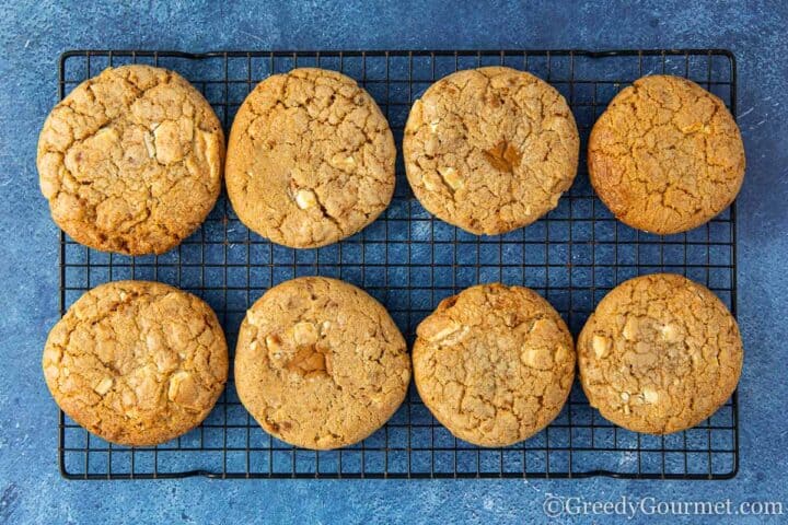 8 baked biscoff cookies.