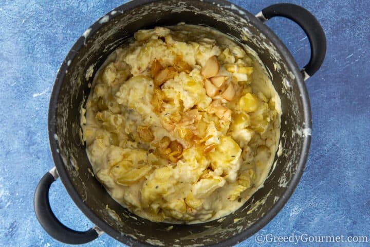 Boiled potato with garlic.