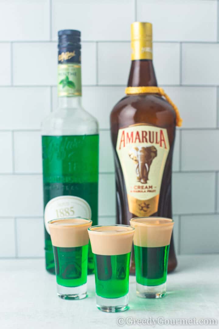 Springbokkie Shots in front of bottles of Amarula and Creme De Menthe.