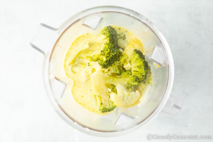 cooked cauliflower and broccoli in a blender.