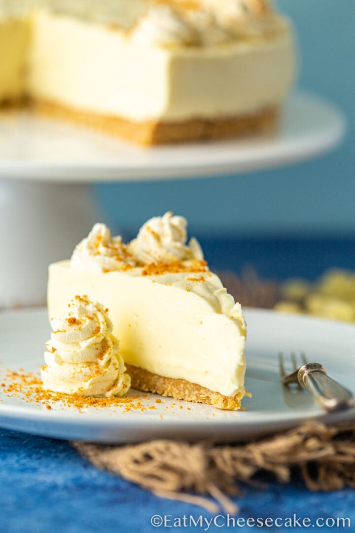 slice of no bake white chocolate cheesecake.