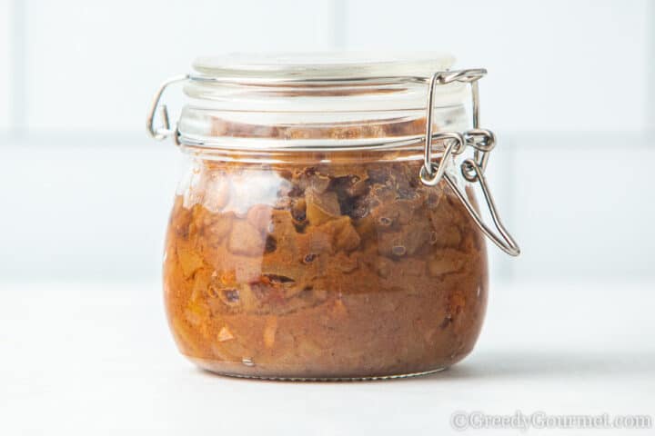 jar of pear chutney