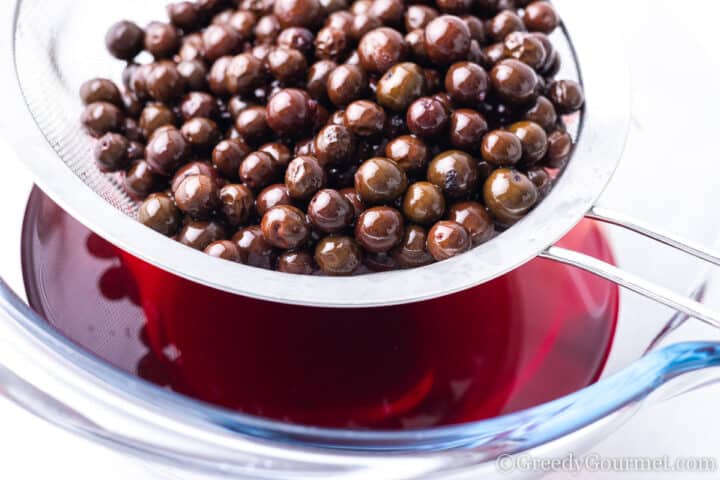 bowl of slow berries.