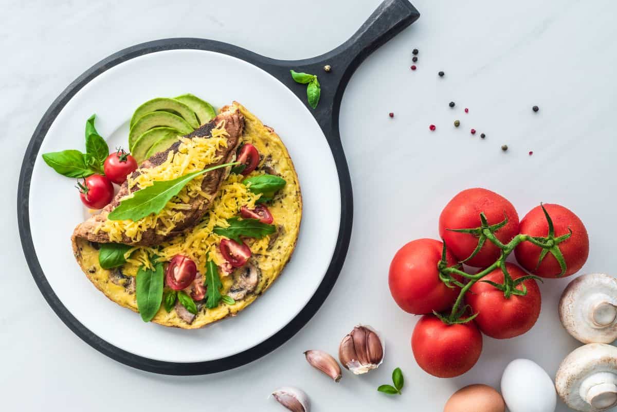 Healthy omelette with tomato and mushroom.