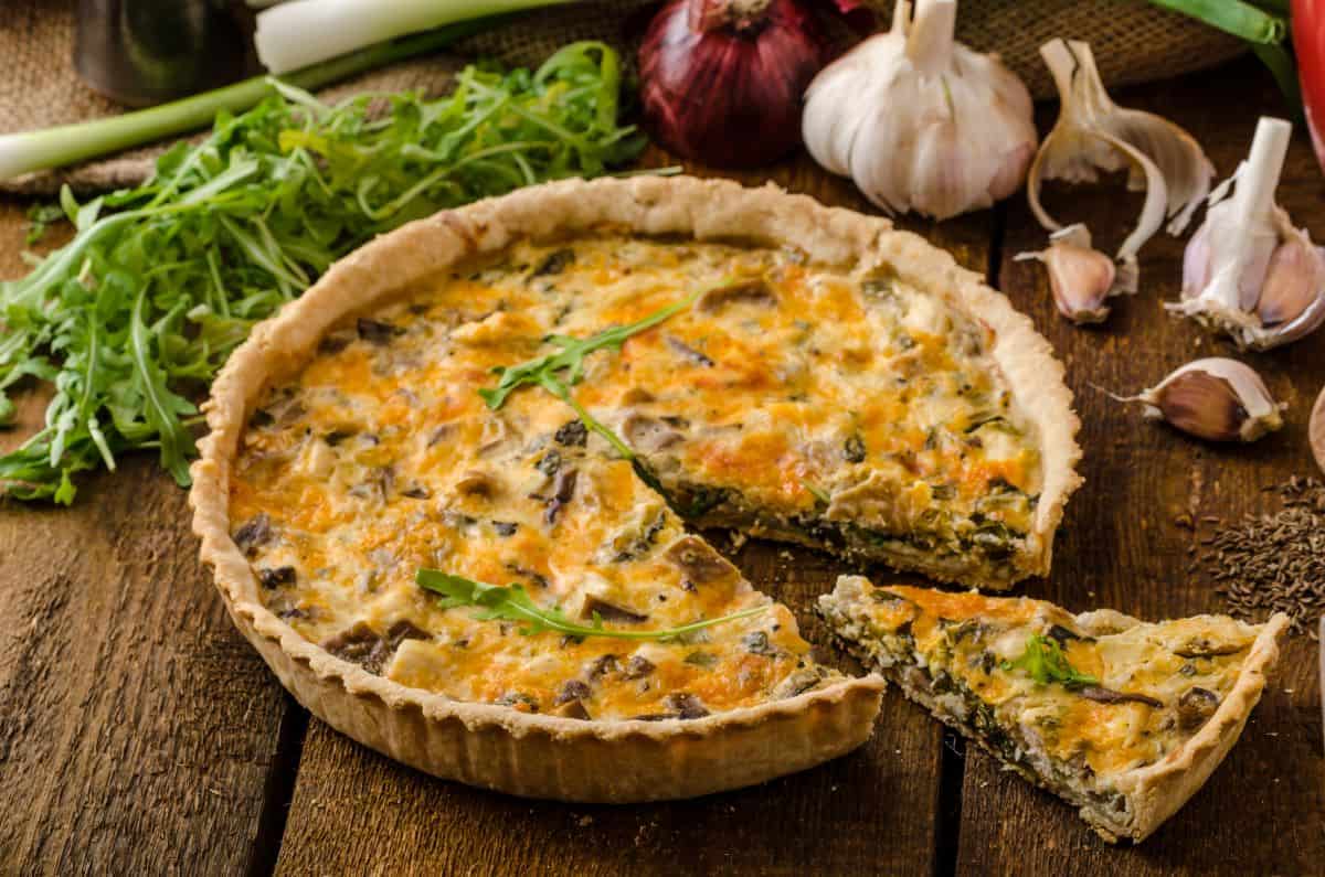 Cheese quiche with mushroom and chicken.