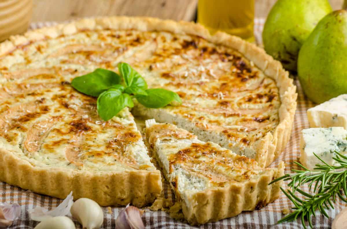 Quiche with pears and cheese.