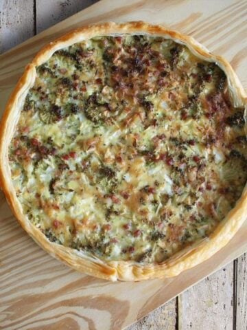 Quiche on a wooden board.