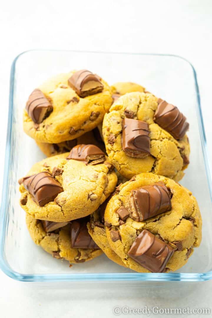 kinder bueno cookies in glass tray.