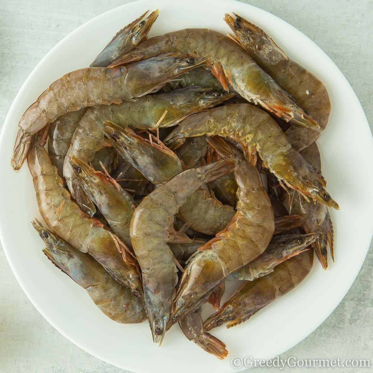 how to devein prawns featured image.