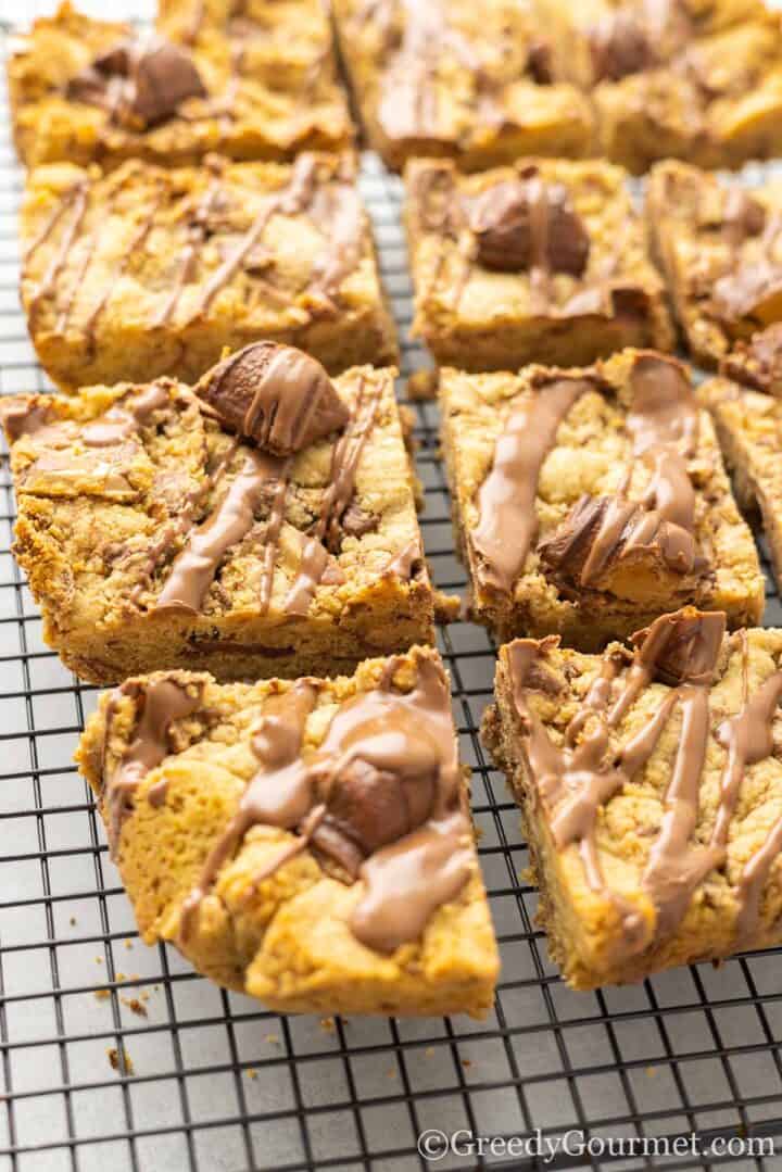 kinder Bueno cookie bars on cooling rack.