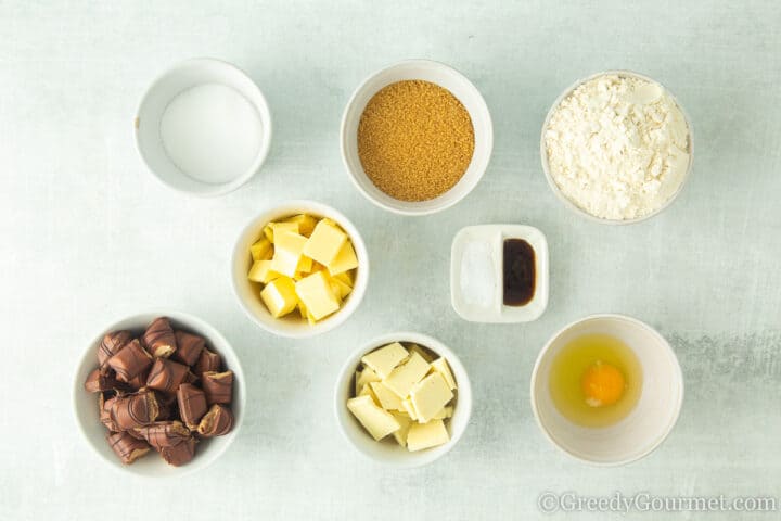 ingredients for kinder bueno cookie bars.