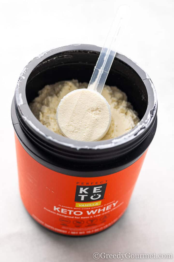 Keto whey vanilla flavoured powder.