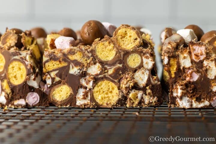 rocky road portions on cooling rack.