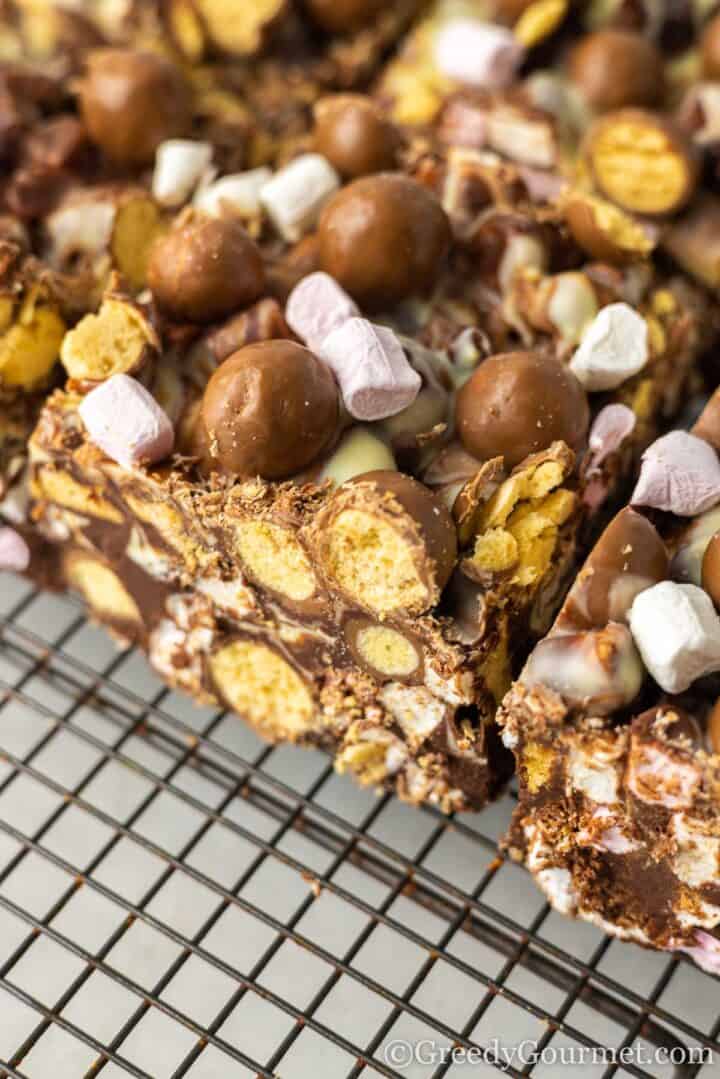 rocky road portions on cooling rack.