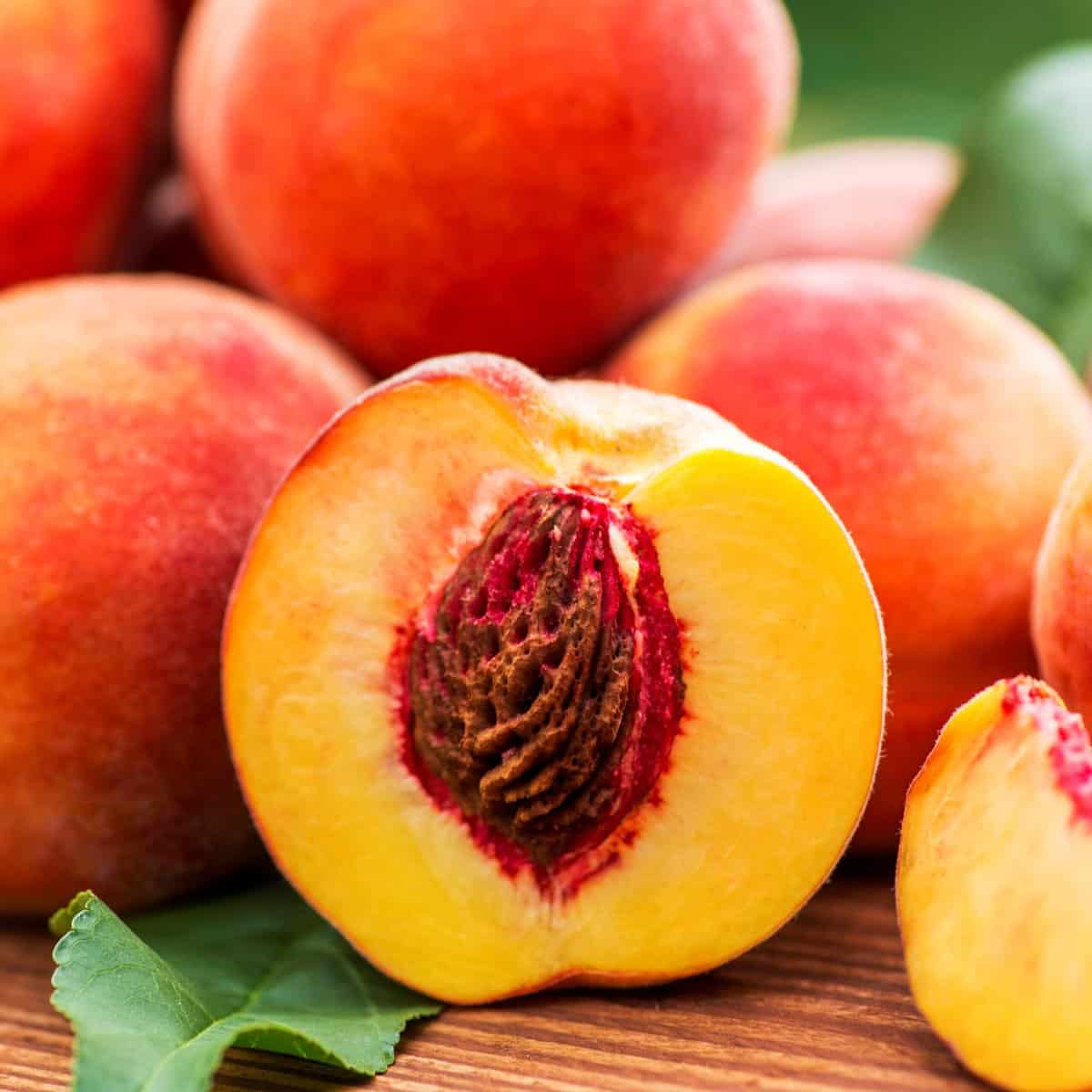 fruits that start with p, peach.