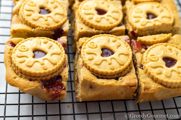 Jammie dodger blondies cooling on rack.