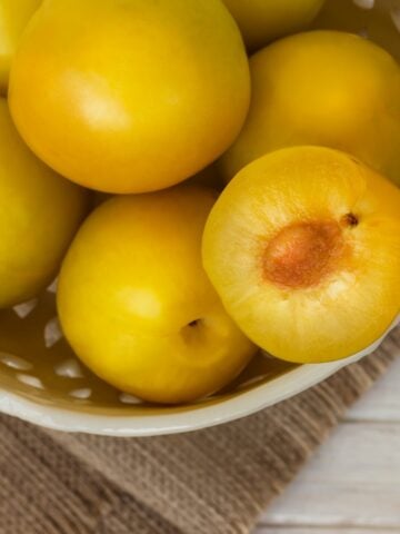 fruits that start with y.
