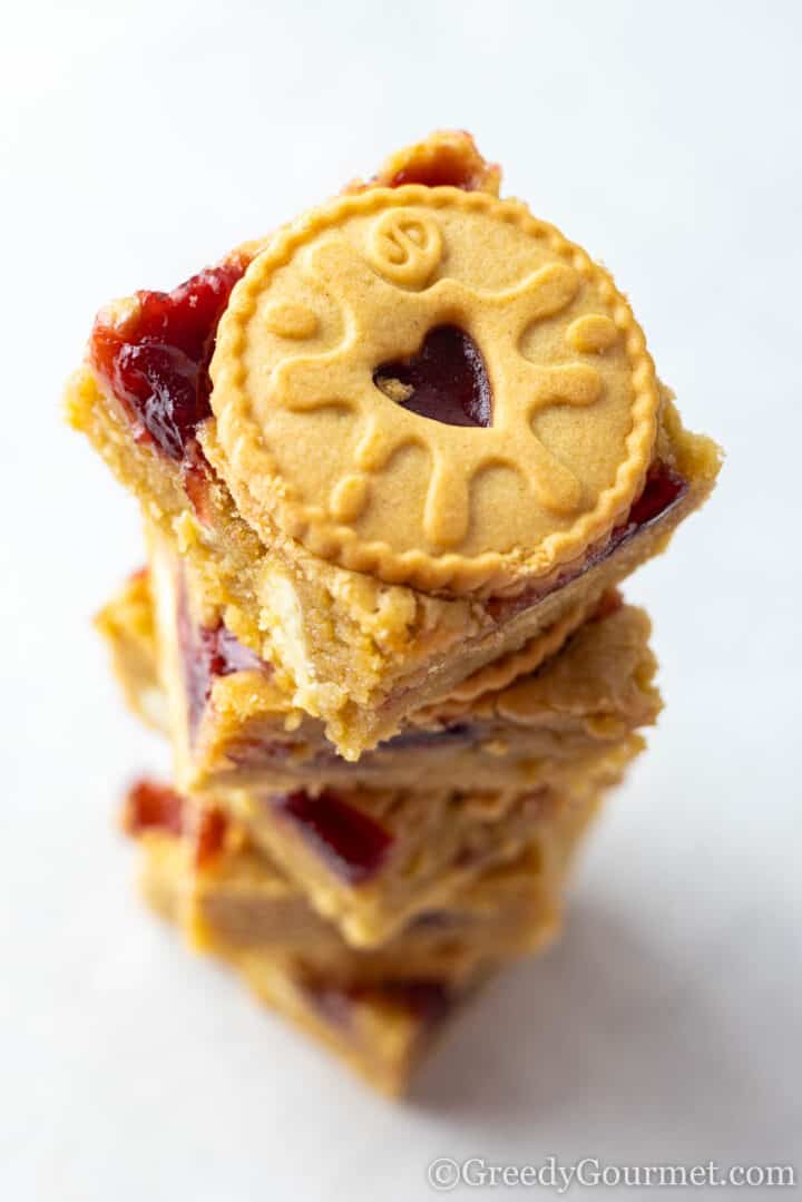 squares of Jammie dodger blondies.