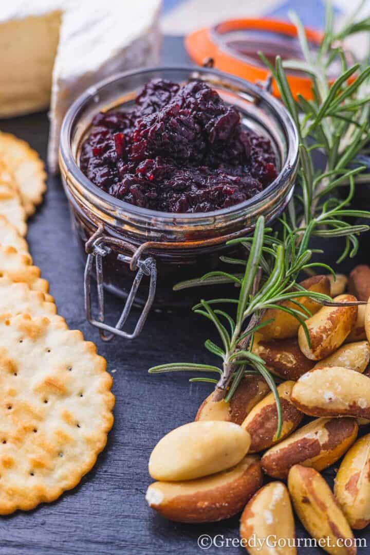 blackberry chutney with rosemary and crackers.