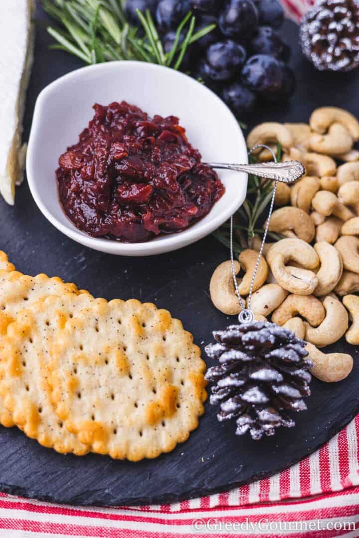 cranberry chutney with cashers and crackers.