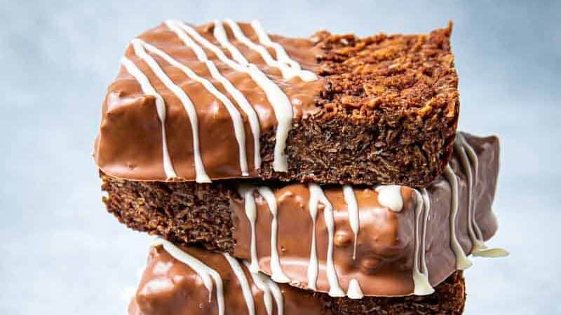 Stacked sqaures of chocolate flapjacks