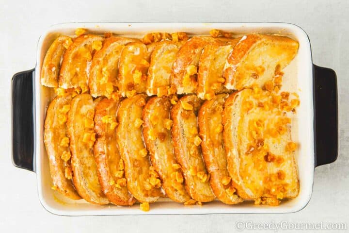 Sprinkle apricot over bread slices.