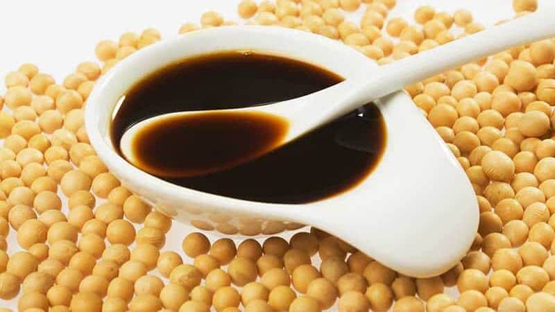 Bowl bowl of soy sauce to be used as a worcestershire sauce