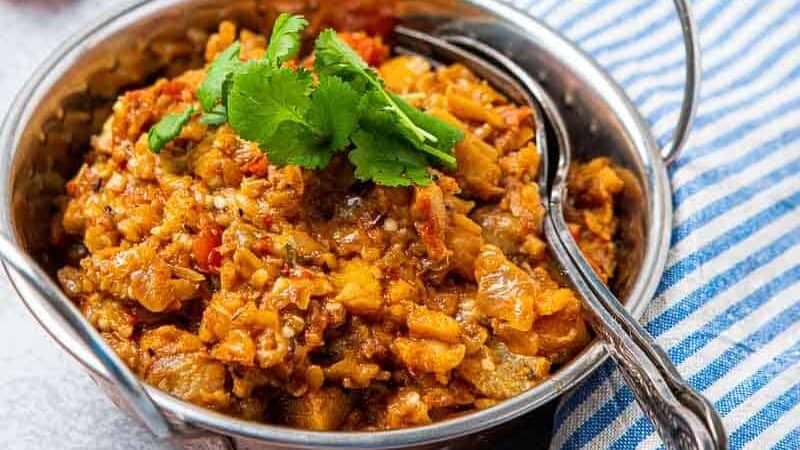 Bowl of brinjal bhaji and naan bread