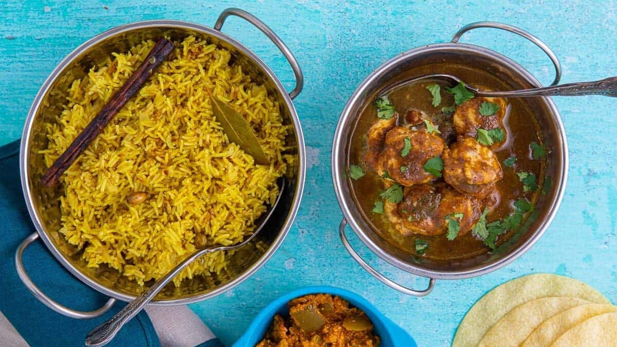 Two bowls of an indian meal to learn how to flavour rice.